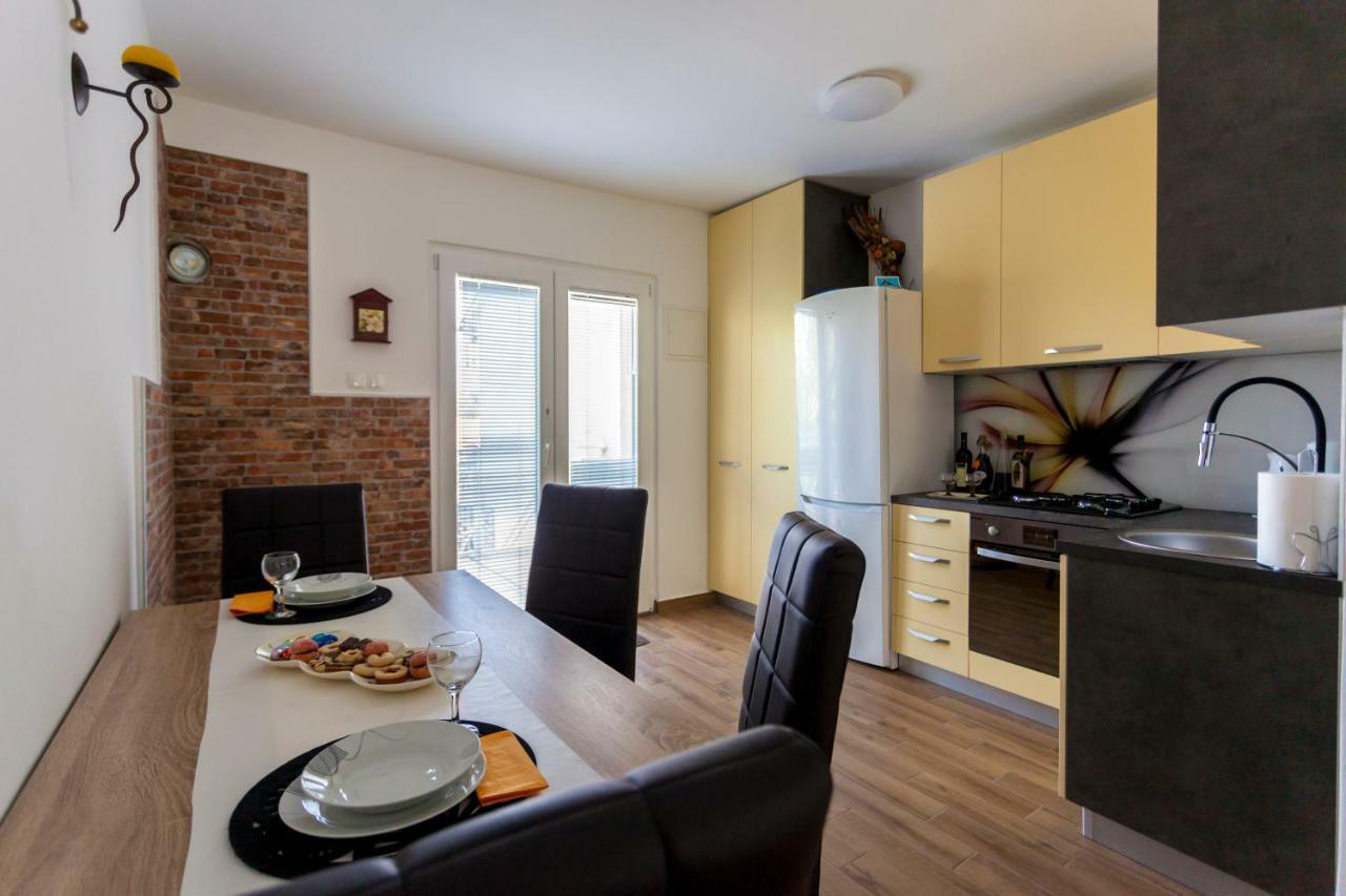Apartment Hasanec By El-Pi Tours Njivice Εξωτερικό φωτογραφία